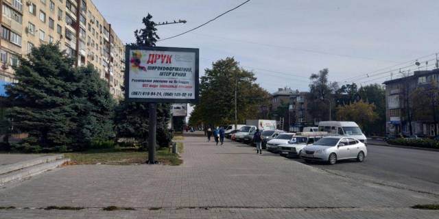 Backlight B in Zaporizhzhya av.Sobornij, bila bud.144-146, 1 Photo 1