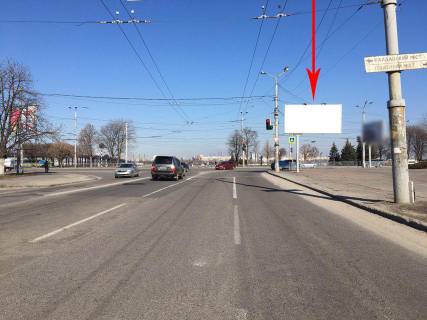 Prismatron, Prism A in Dnipro (Dnipropetrovsk) s050A1,st. Siceslavs'ka Naberezna (Nab. V. I. Lenina), navav. bud. 31a, u napramku vid TRC MOST SITI, bila svitlofora - 230804 Photo 1