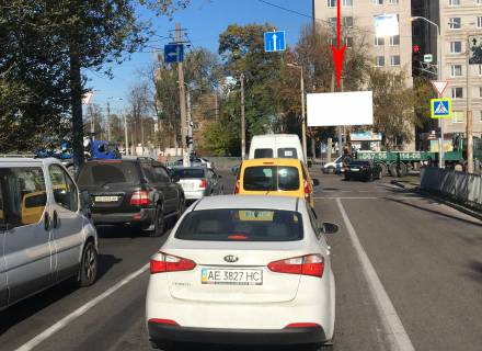 Billboard A in Dnipro (Dnipropetrovsk), 6х3  st. Roboca - st. Volodimira Antonovica, na svitlofori, ruh vniz Photo 1