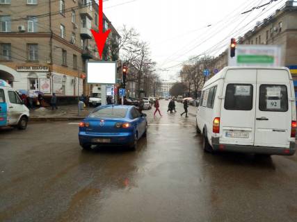 Scrolller, Scroll A in Dnipro (Dnipropetrovsk), 3.14х2.32  pl. Staromostova - st. Privokzal'na, navproti Makdonal'dz, bila svitlofora - 169372 Photo 1