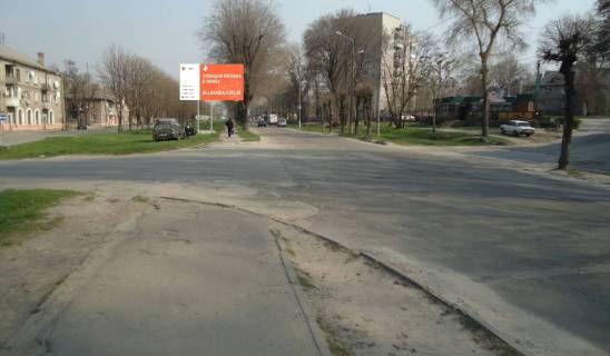Billboard A in Kam'yanske (Dniprodzerzhinsk), 6х3  prosp. Anoskina, bila STO 4h4, napramok z centru Photo 1