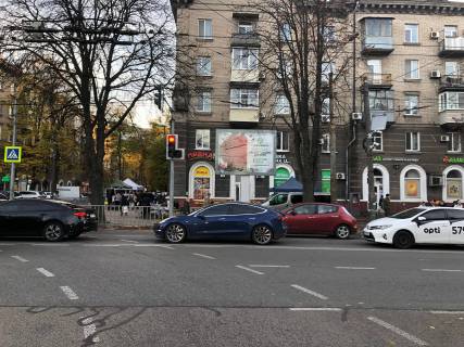 Scrolller, Scroll A in Dnipro (Dnipropetrovsk), 3.14х2.32  prosp. O. Pola (Kirova) - st. Titova, 13, magazin EVA, bila svitlofora - 169148 Photo 1