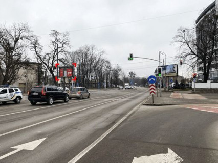 Billboard B in Lviv вул. Замарстинівська – Липинського (на перехресті),  розмір 2,3 х 3,2 м скрол Photo 1