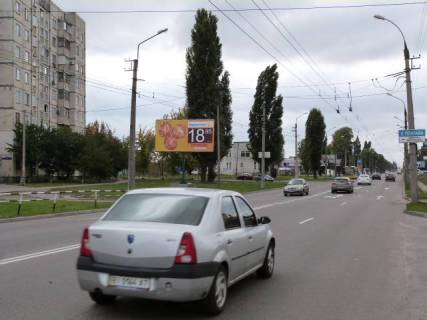 Billboard B in Kremenchuk, 3 х 6  prosp. L.Ukrainki, perehr. z st. Kozac'kou, 12b, bila supermarketu <<MarketOpt>> ta SK "Sport Lajf", napramok u centr Photo 1
