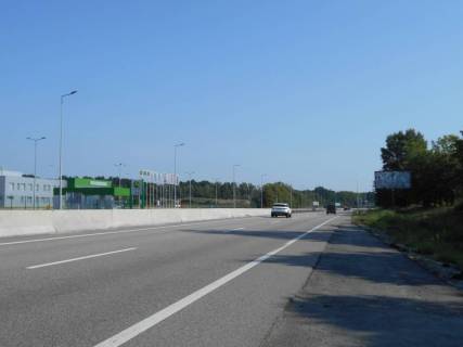 Billboard A in Glevakha smt. Kalinivka, trasa M-05 Kiiv-Odesa, km 31+600 livo, navproti Upiter 24 (predstavnictvo John Deere, s-g. tehnika), za 650m do rozvorotu na Kalinivku, za 1km do AZS AMIK Photo 1