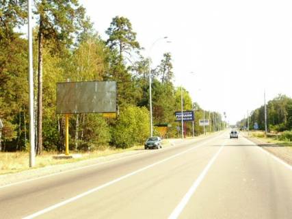 Billboard B in Kozin Konca-Zaspa, trasa R-01, km 31+750 livo, bila avtobusnoi zupinki, cerez 150m pisla gotelu "AlpenPark", cerez 500m pisla kotedznogo mistecka "Hvojnij Kvartal", za 150m do povorotu na st. Lobanovs'kogo Photo 1