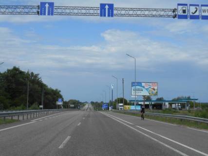 Billboard A in Berezivka (Kiev region) trasa M-06 "Kiiv-Cop" (Zitomir), km 40+500 pravo, bila avtobusnoi zupinki "Severinivka" Photo 1