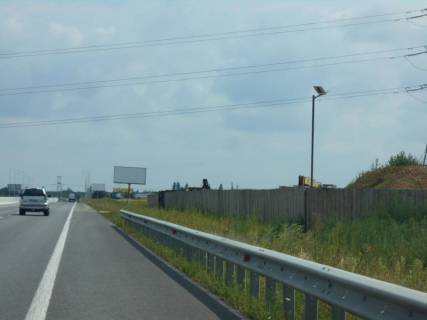 Billboard A in Brovary Trasa M-01 "Kiiv-Cernigiv-Novi Arilovici", km 24+200 pravo, ob'izd m. Brovari, cerez 1km pisla peretinu st. Pereaslavs'kij Slah ta st. Lagunovoi, restoranu "Petrivs'kij Brovar" ta AZS OKKO, za 1.3km do povorotu na trasu R-03 (Pivnicno-Shidnij Photo 1