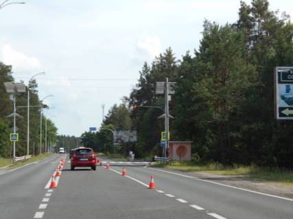Billboard A in Kozin Konca-Zaspa, trasa R-01, km 33+350 pravo, bila avtobusnoi zupinki, cerez 150m pisla povorotu na s. P'atihatki, cerez 250m pisla kotedznogo mistecka "Sosnovij Bir", za 400m do povorotu na s. Rudiki Photo 1