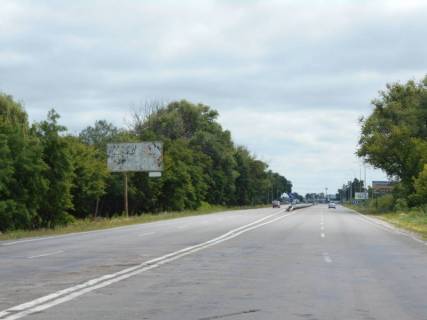 Billboard B in Kiev roads Harkivs'ka trasa, trasa M-03 "Kiiv-Harkiv", km 44+050 livo, za 600m do rozv'azki z avtoslahom R03 ta AZS Brent Oil, za 900m do AZS UPG, za 1.1km do avtobusnoi zupinki ta AZS OKKO Photo 1