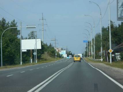 Billboard B in Kozin Konca-Zaspa, trasa R-01, km 31+600 pravo, navproti gotelu "AlpenPark", cerez 300m pisla povorotu na st. Lobanovs'kogo, za 230m do avtobusnoi zupinki, za 350m do kotedznogo mistecka "Hvojnij Kvartal" Photo 1