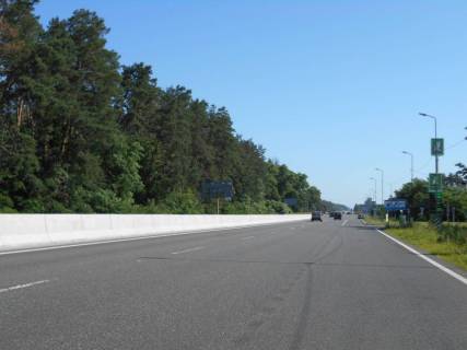 Billboard B in Zalissya s. Zalissa, cernigivs'ka trasa, trasa M-01 "Kiiv-Cernigiv-Novi Arilovici", km 43+500 livo, st. Kiivs'ka, navproti AZS "OKKO", cerez 950m pisla povorotu na zavod "Coca-Cola" ta AZS "OKKO", za 450m do restoranu "Tri kozaki" Photo 1