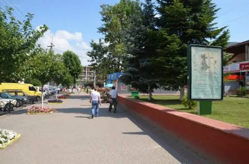 Citylight A in Tyachiv, 1.2x1.8  st. Nezaleznosti, centr mista, bila Eksim banku, kioskiv,  naproti produktovogo magazinu ta redakcii Druzba, masove skupcenna ludej Photo 1