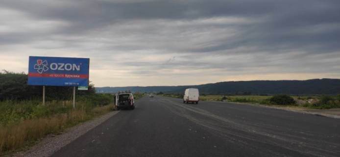 Billboard A in Beregovo, Біл-борд  m.Hust, viizd, povorot na s.Rokosovo, st. Golovna, trasa  Iv.-Frankivs'k -Mukacevo. Photo 1