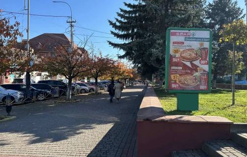 Citylight A in Tyachiv, 1.2x1.8  вул. Незалежності, центр міста, вхід біля Універмагу, Ексім банку, напроти продуктового магазину, масове скупчення людей Photo 1