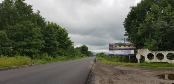 Billboard A in Tyachiv, Біл-борд  V'izd v Tacivs'kij rajon, zi storoni m. Hust  Photo 1