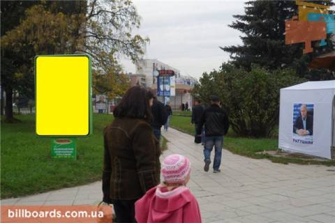 Citylight B in Uzhgorod m.Uzgorod pl.Kirila i Mefodia, bila u-magu Ukraina, svitlofor, pisohidnij perehid, bila Kafedral'nogo soboru Photo 1