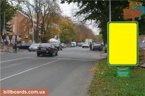 Citylight A in Uzhgorod m.Uzgorod st. L.Tolstogo bila banku Kiivs'ka Rus', mag. HIS, svitlofori, pisohidnomu perehodi, v storonu pl.Petefi Photo 1