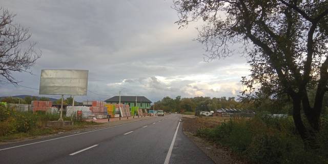 Billboard B in Tyachiv, 6x3  m. Tacev urocise Varos-Vejg Photo 1