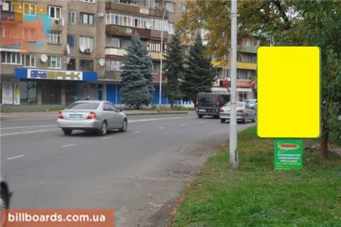 Citylight A in Uzhgorod m.Uzgorod st. L.Tolstogo bila bankiv BMB, Avtozaz, Finansova iniciativa,ditacogo majdancika Rosen, v storonu pl.Petefi Photo 1