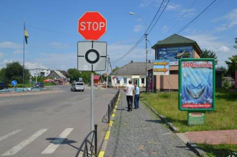Citylight A in Tyachiv, 1.2x1.8  st. Nezaleznosti, centr mista, bila strahovoi kompanii Acsa ta magazinu Milenium, avtobusni zupinki, velikij potik pisohodiv Photo 1
