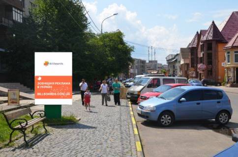 Citylight B in Tyachiv, 1.2x1.8  st. Nezaleznosti, centr mista, bila strahovoi kompanii Acsa ta magazinu Milenium, avtobusni zupinki, velikij potik pisohodiv Photo 1