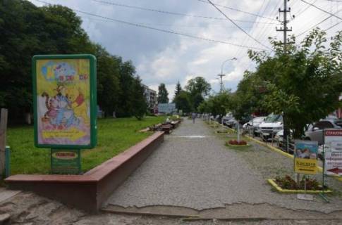 Citylight B in Tyachiv, 1.2x1.8  вул. Незалежності, біля Надра, Коопінвест та Індекс банків Photo 1