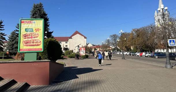 Citylight B in Tyachiv, 1.2x1.8  вул. Незалежності, центр міста, вхід біля Універмагу, Ексім банку, напроти продуктового магазину, масове скупчення людей Photo 1