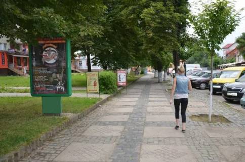 Citylight B in Tyachiv, 1.2x1.8  st. Nezaleznosti, bila Praveks banku ta magaziniv Photo 1