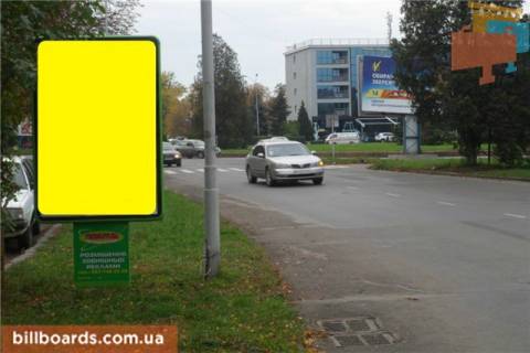 Citylight B in Uzhgorod m.Uzgorod st.L.Tolstogo bila bankiv BMB, Avtozaz, Finansova iniciativa, ditacogo majdancika Rosen, v storonu got.Uzgorod Photo 1