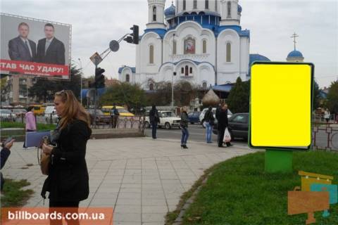 Citylight A in Uzhgorod m.Uzgorod pl.Kirila i Mefodia, bila u-magu Ukraina, svitlofor, pisohidnij perehid, bila Kafedral'nogo soboru Photo 1