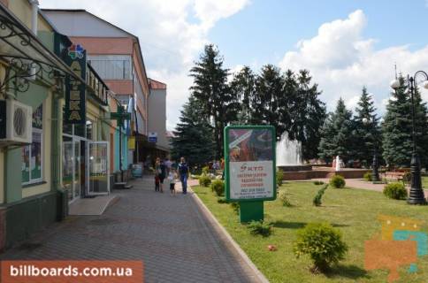 Citylight A in Tyachiv st. Nezaleznosti, centr mista, bila torgovogo kompleksu Diamant ta rajonnoi apteki, naproti torgovogo kompleksu Merkurij, velikij potik pisohodiv Photo 1