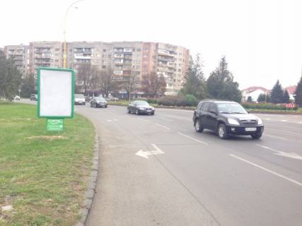 Citylight B in Uzhgorod m.Uzgorod st.Bogdana Hmel'nic'kogo, navproti got.Uzgorod, bila 16-ti poverhivki, krugovij ruh Photo 1