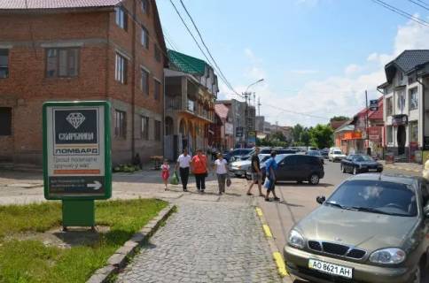 Citylight B in Tyachiv, 1.2x1.8  st. Nezaleznosti, centr mista, bila strahovoi kompanii Acsa ta magazinu Milenium, avtobusni zupinki, velikij potik pisohodiv Photo 1