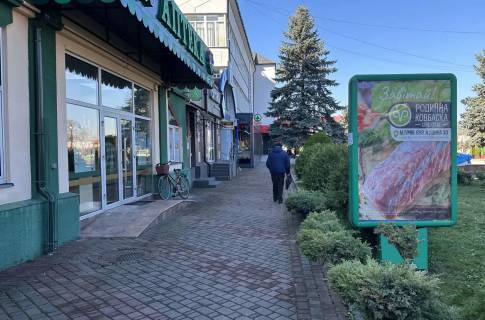 Citylight A in Tyachiv, 1.2x1.8  вул. Незалежності, центр міста, біля Ексім банку, напроти продуктового магазину та редакції Дружба, масове скупчення людей Photo 1