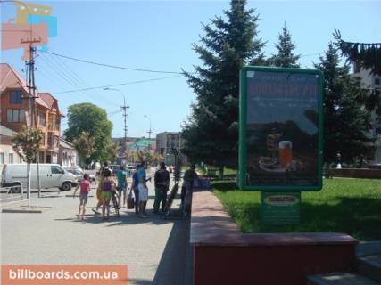 Citylight A in Tyachiv st. Nezaleznosti, centr mista, vhid bila Univermagu, Eksim banku, naproti produktovogo magazinu, masove skupcenna ludej Photo 1