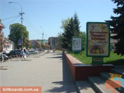 Citylight A in Tyachiv st. Nezaleznosti, centr mista, vhid bila Univermagu, Eksim banku, naproti produktovogo magazinu, masove skupcenna ludej Photo 1