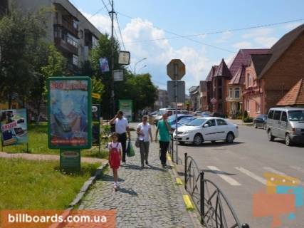Citylight B in Tyachiv st. Nezaleznosti, centr mista, bila strahovoi kompanii Acsa ta magazinu Milenium, avtobusni zupinki, velikij potik pisohodiv Photo 1