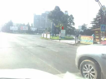 Citylight B in Uzhgorod, 1.2x1.8  m.Uzgorod pl.Kirila i Mefodia, bila u-magu Ukraina, svitlofor, pisohidnij perehid, bila Kafedral'nogo soboru Photo 1