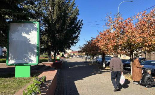 Citylight B in Tyachiv, 1.2x1.8  вул. Незалежності, центр міста, біля Ексім банку, напроти продуктового магазину та редакції Дружба, масове скупчення людей Photo 1