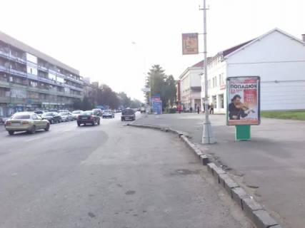 Citylight B in Uzhgorod, 1.2x1.8  m.Uzgorod prosp. Svobodi,bila   16-ti poverhivki, Privatbanku, zupinka mis'kogo transportu, posta, svitlofor, pisohidnij perehid,v storonu u-magu Ukraina Photo 1