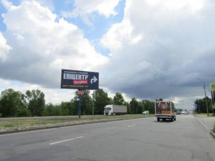 Prismatron, Prism A in Kyiv, 6x3  Bogatirs'ka st., 3d (Kredit Dnipro, AZS Klo, Motto), na rozpodiluvaci, v napramku Banderi Stepana prosp. - 380514 Photo 1