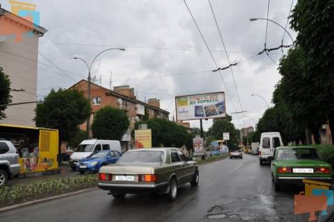 Billboard A in Chernivtsi, 3х6  st.Prospekt Nezaleznosti 42(rozdilova smuga) Photo 1