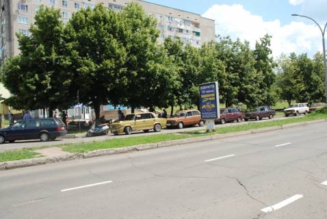 Citylight B in Yuzhnoukrainsk av. Nezavisimosti 12, Stomatologia "Smajl", zoomagazin "Tri kita", magazin odezdy. Photo 1