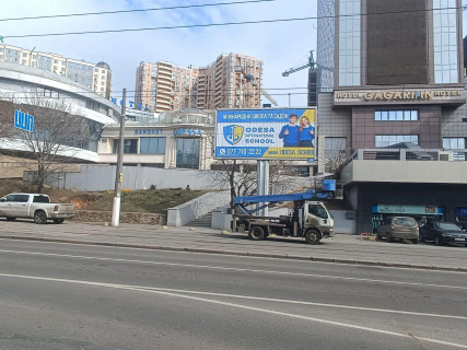 Prismatron, Prism  in Odessa, 3x6  Gagarinskoe plato, 5 (pravaa) (Prizma) - 325218 Photo 1