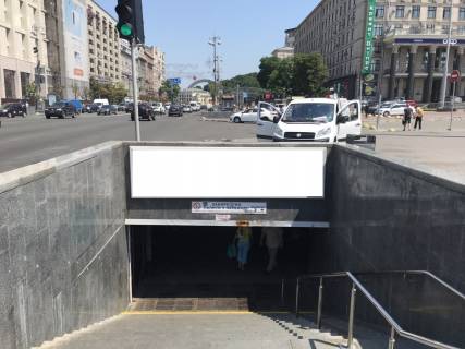 Non-Standard  in Kyiv Majdan Nezaleznosti vihid na pl. Majdan Nezaleznosti monument Nezaleznosti Photo 1