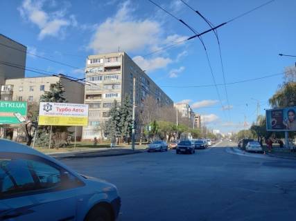 Non-Standard A in Ivano-Frankivsk, 3х6  Konoval'ca, Banderi, Evropejs'ka plosa Photo 1
