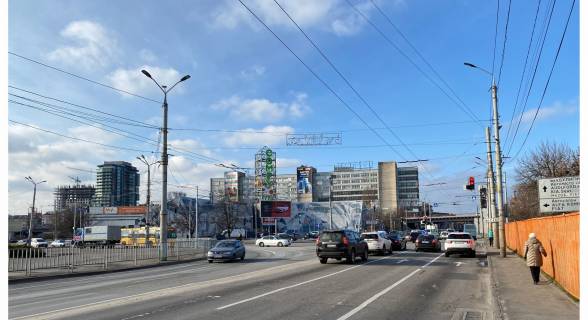 Prismatron, Prism A in Dnipro (Dnipropetrovsk), 3х6  Siceslavskaa Nabereznaa st. - Kocubinskogo st., vozle cirka, v centr - 218181 Photo 1