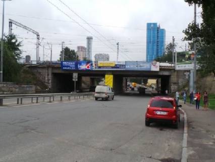 Non-Standard B in Kyiv, 2х8  Vasila Lipkivs'kogo st., na zaliznicnomu mostu, v storonu Zilans'koi Photo 1