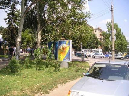 Citylight B in Zaporizhzhya, 1.2x1.8  av. Sobornyj - st. Gagarina, sprava (Billa) Photo 1
